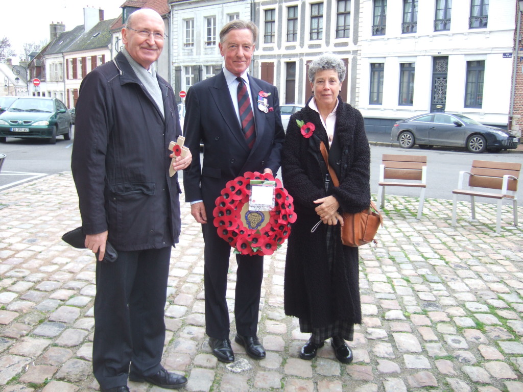 En dehors de l'église avant la procession